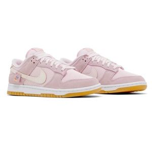 Nike Dunk Low SE - light soft pink